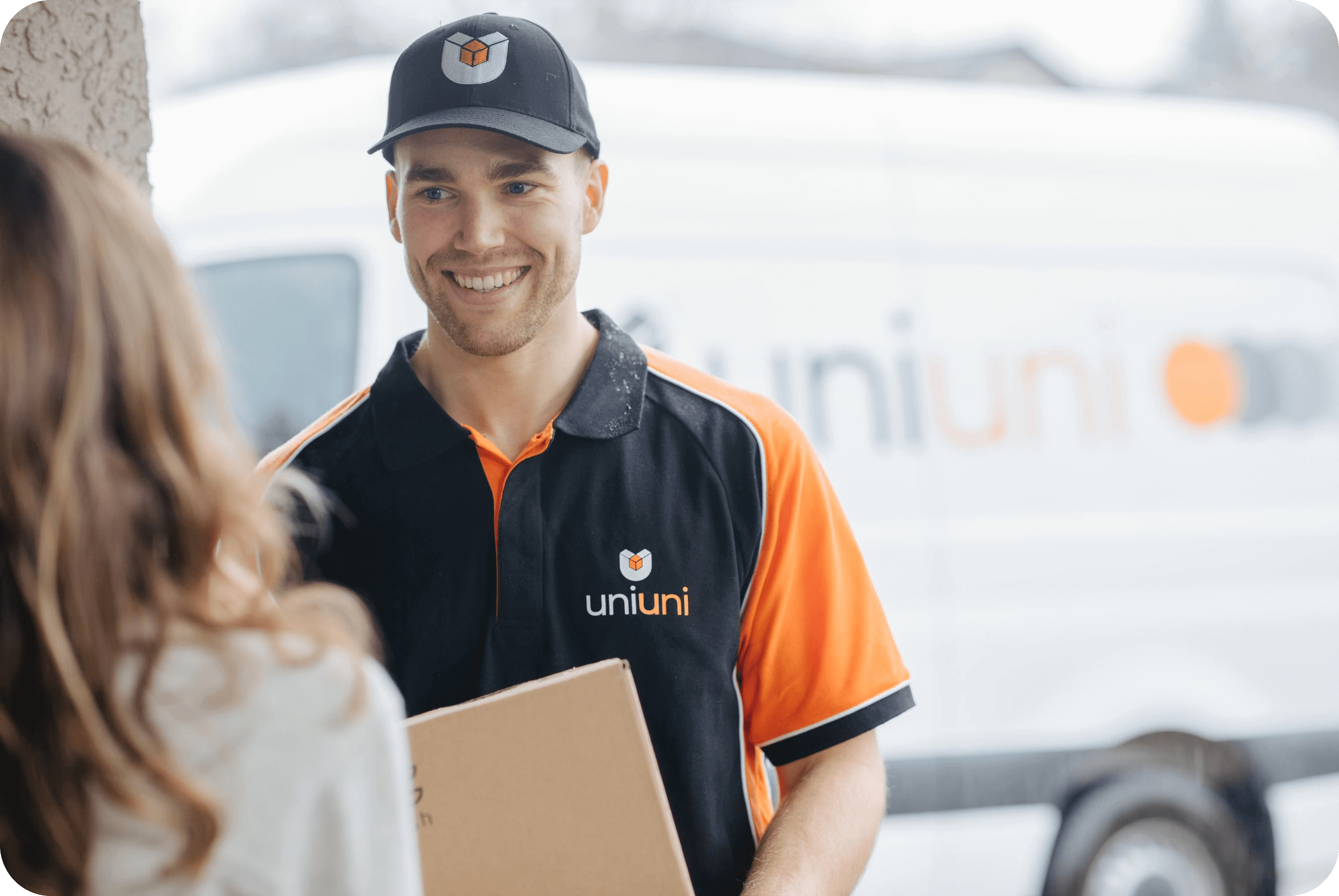 UniUni delivery driver carrying a parcel to a customer, from the company’s official website.